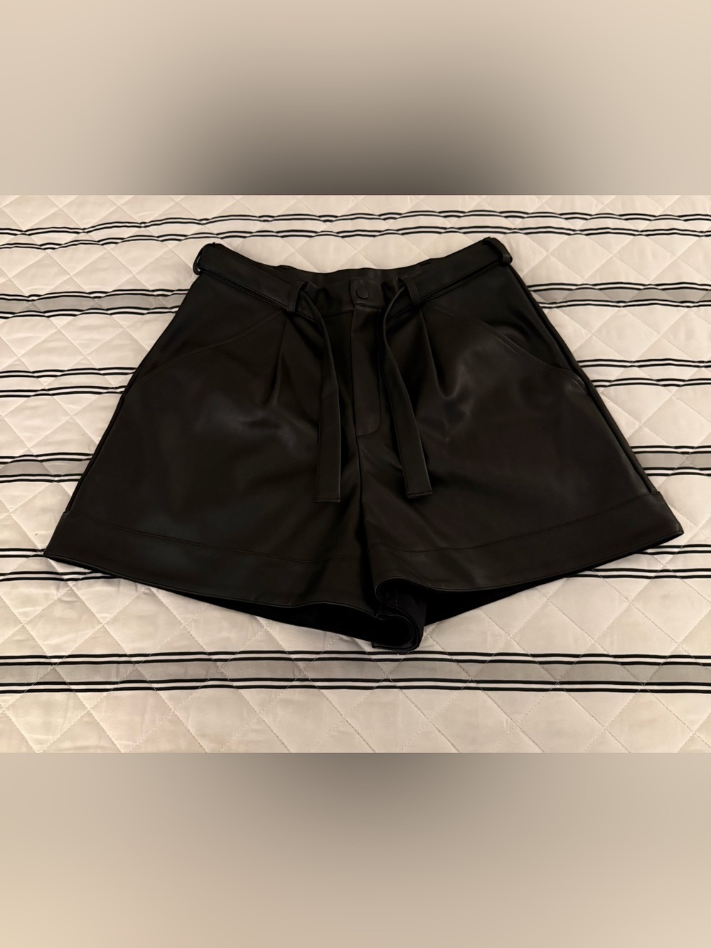 Victoria's Secret Black Faux Leather Belted High-Waisted Shorts Women’s M NWT